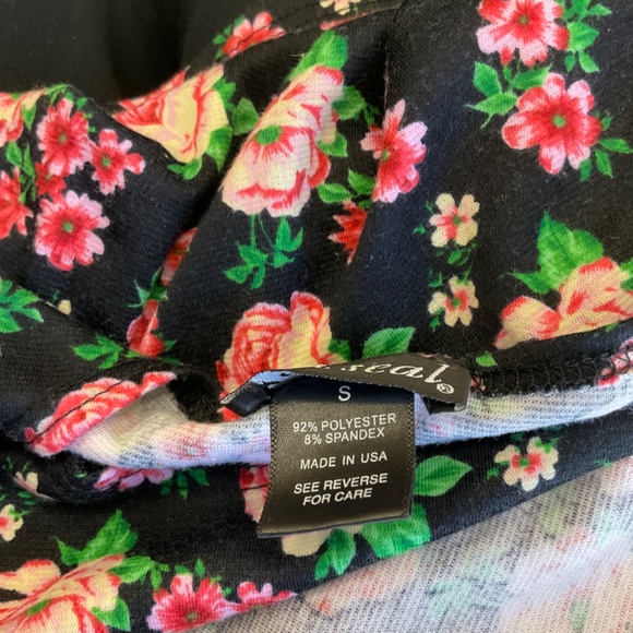 Wet Seal Women Tank Top Peplum Ruffle Size S Black Pink Floral Stretch Colorful - Picture 8 of 10